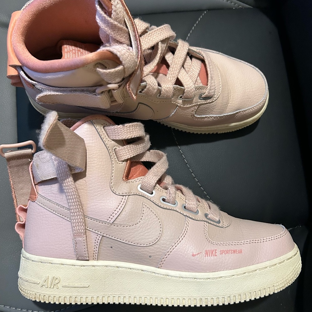 Air Force 1 women’s platform sneakers